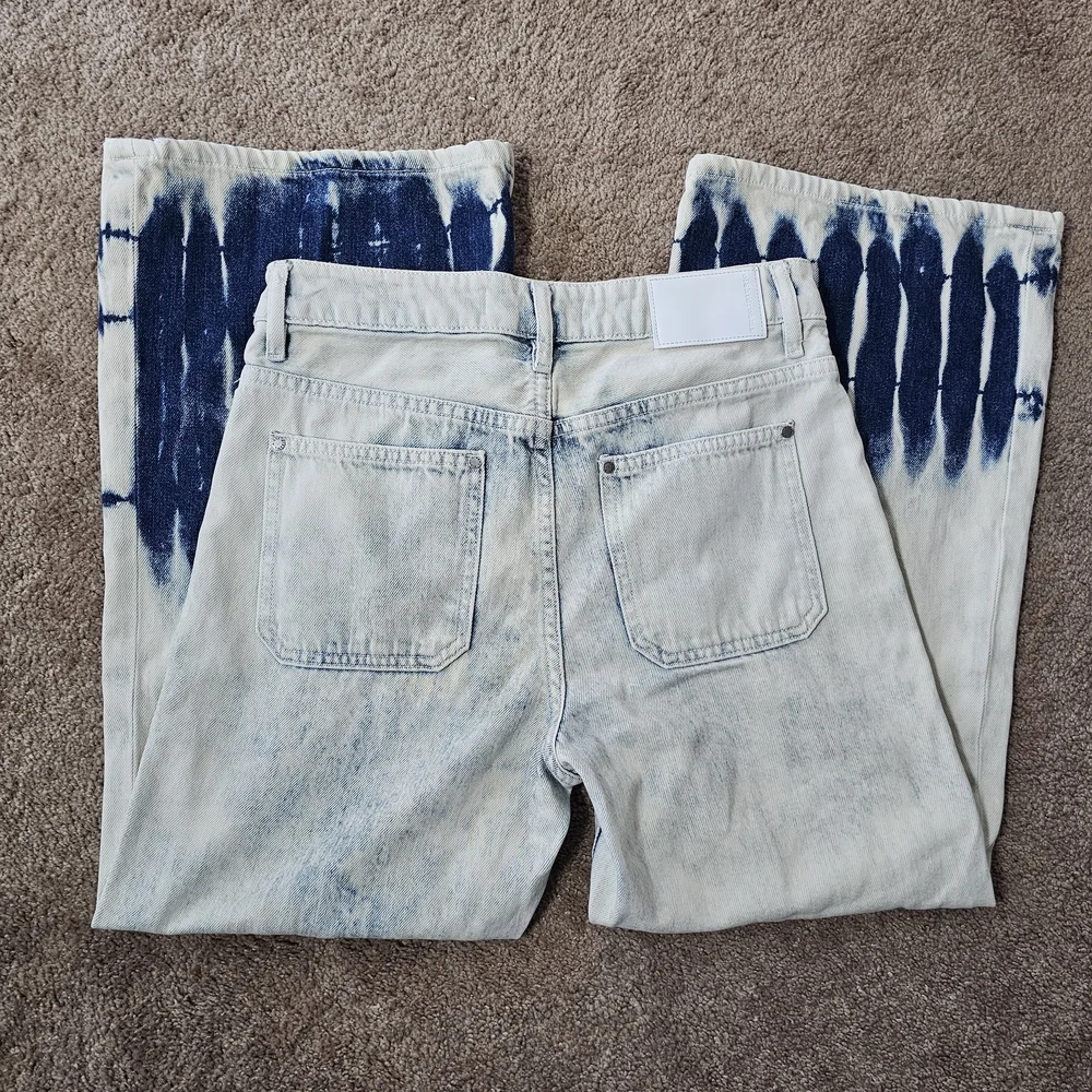 EI8HTDREAMS
WIDE LEG TIE DYE‎ CROP JEANS -BLUE - Picture 7 of 10